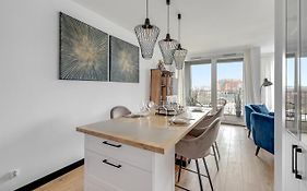 Chlebova - Riverside View Terrace, Free Parking, Gym & Kidsplay By Downtown Apartments